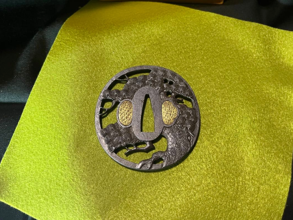 Shouzu Sukashiba Tsuba 松樹透鐔 Muromachi era 1400s with NBTHK Tokubetsu Kichou Tosogu
